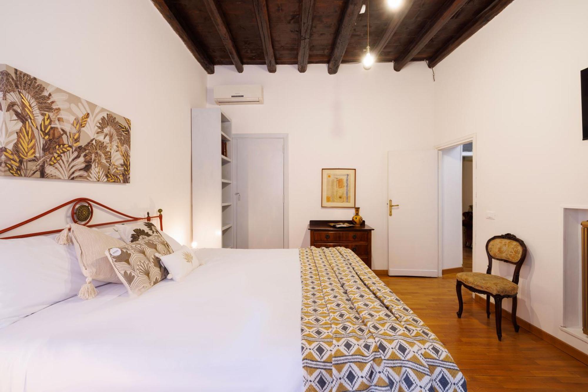 Apartment Gesu E Maria Balcony At Spanish Steps Rome
