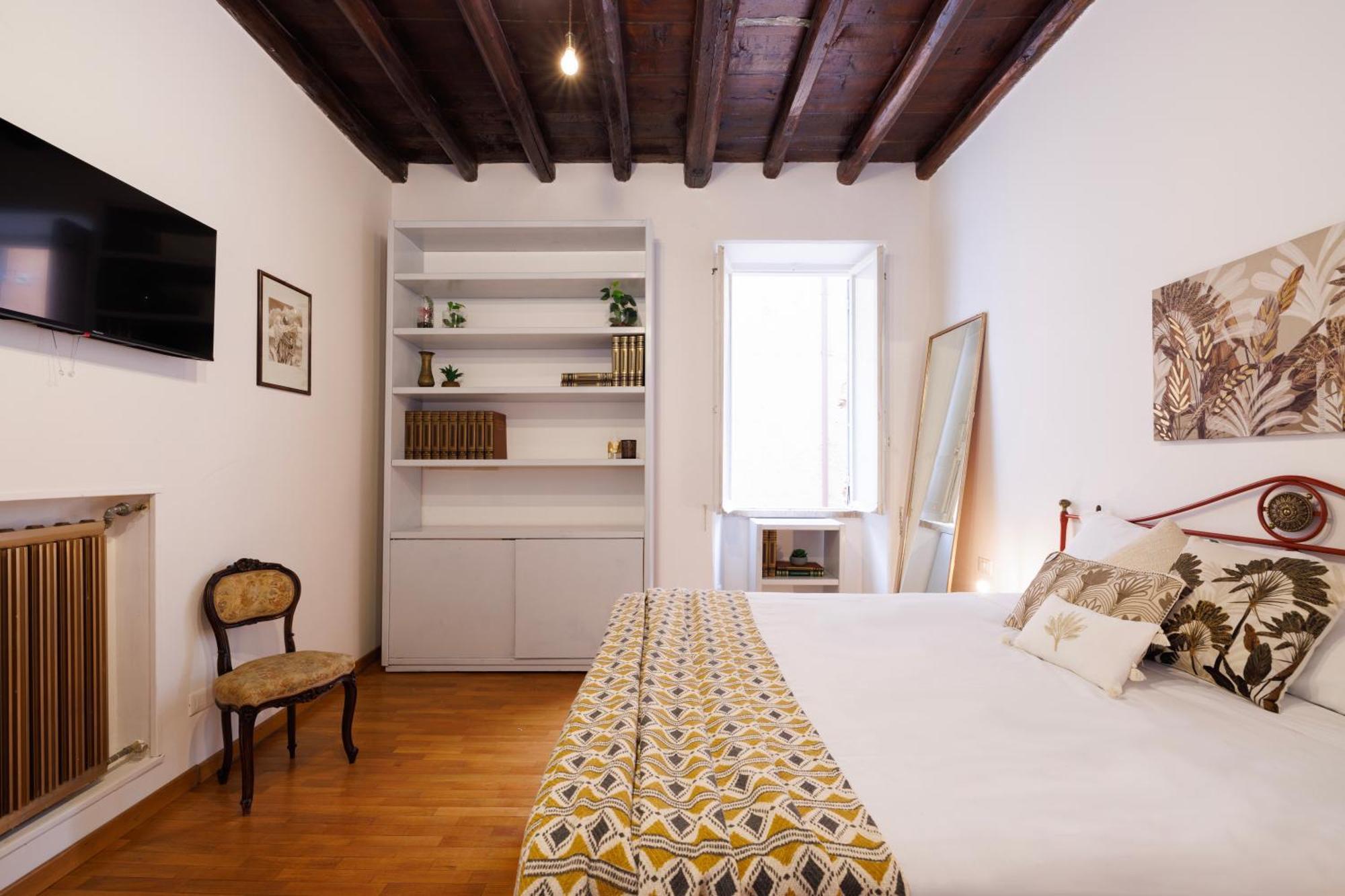 Gesu E Maria Balcony At Spanish Steps Apartment Rome