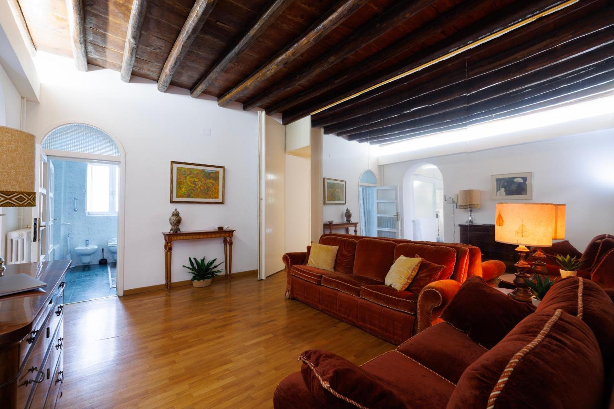 Gesu E Maria Balcony At Spanish Steps Appartement