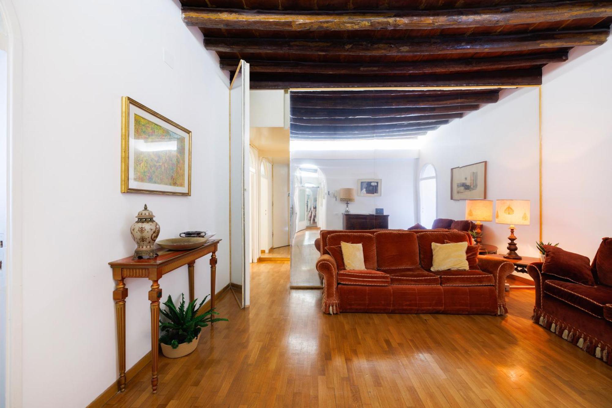 Gesu E Maria Balcony At Spanish Steps Appartement